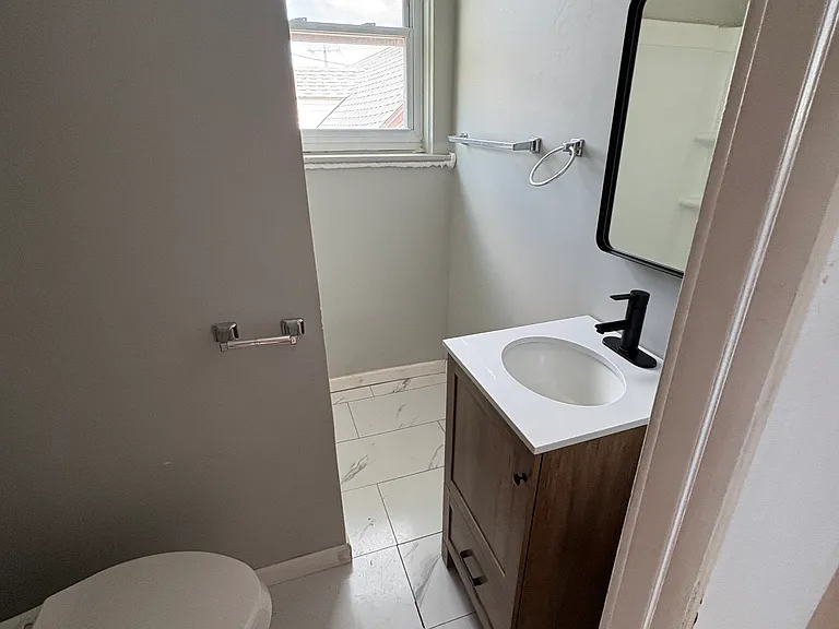 397-401 Williams St #4 — Photo 5