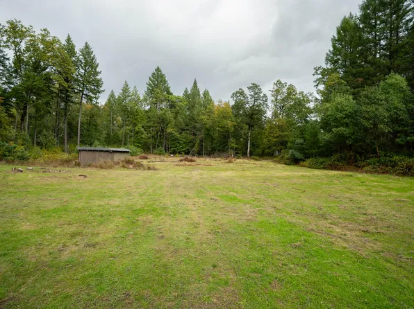 709 Pinewood Way, Cave Junction, OR 97523
