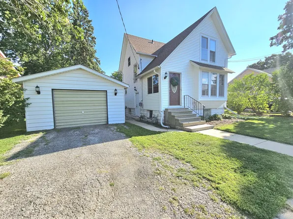 209 Oak St, Earlville, IL 60518