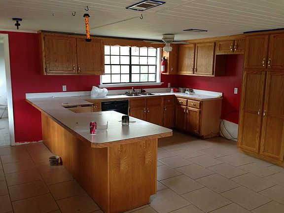 Lg open kitchen w/ snack bar