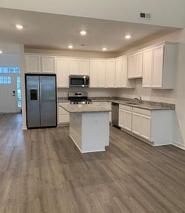 2nd image of 16 Aqueduct Blvd