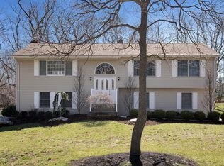 1 Howard Ct, Middletown, NJ 07748