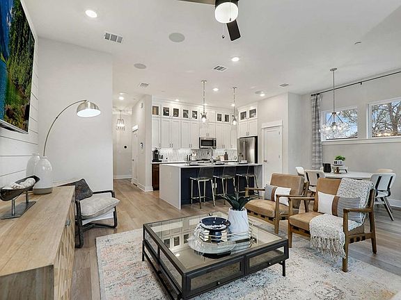 The Foxhound - Family Room