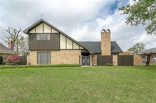 1st image of 521 Orchard Dr