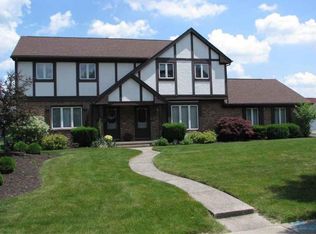 5618 Cresthaven Ln, Toledo, OH 43614
