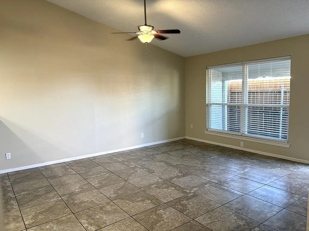 2 bed, 1.0 bath, 1000 sqft, $1,650 — Photo 3