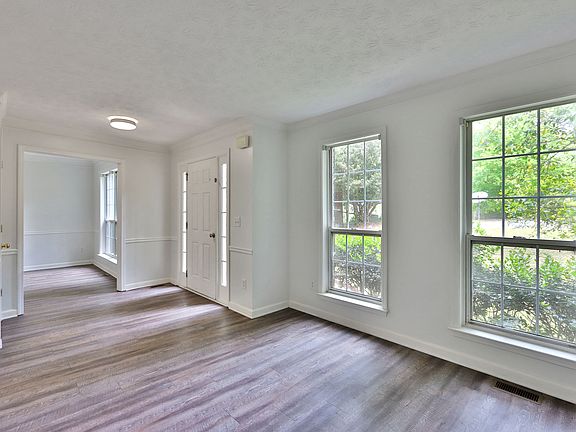5th image of 3217 Brooks Ct