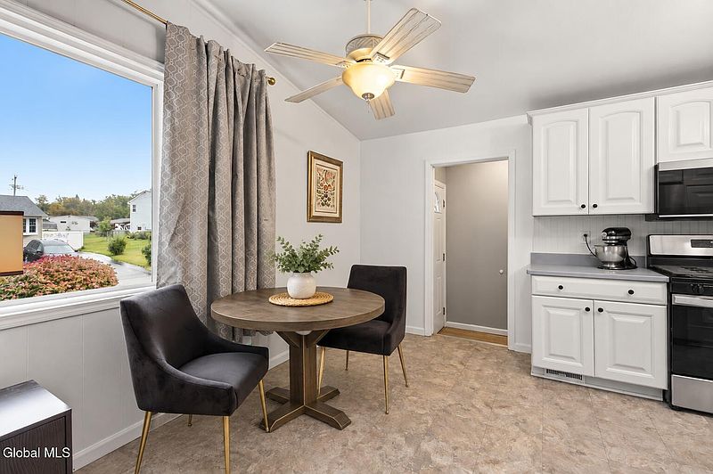 3rd image of 11 Harold Avenue