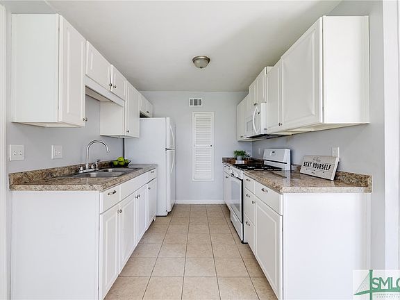 5th image of 14 Sheridan Drive