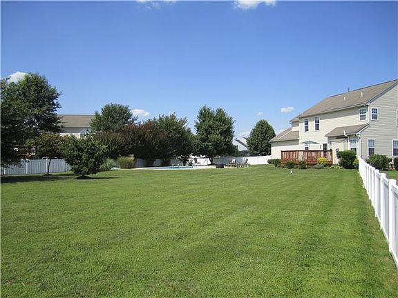 Huge back yard with vinyl fencing.