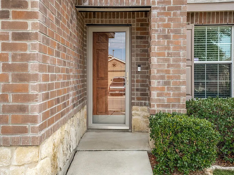 8922 Oakwood Park — Photo 2