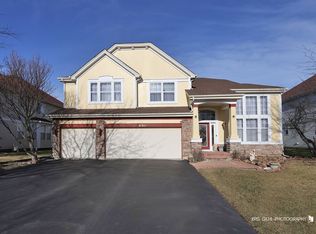 450 W Daybreak Ln, Round Lake, IL 60073