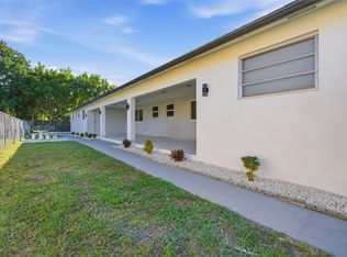 2440 Hayes St, Hollywood, FL 33020