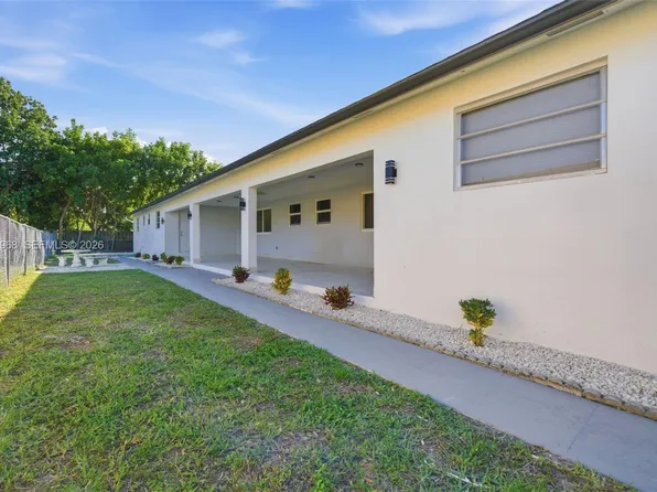 2440 Hayes St, Hollywood, FL 33020