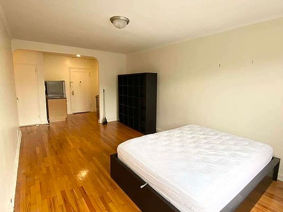 2nd image of 38 Saint Pauls Pl #5CC
