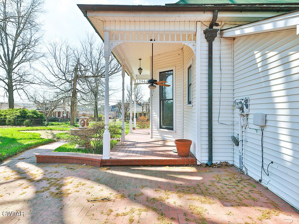 34th image of 203 N McCombs St
