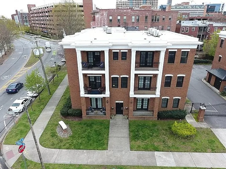 915 Colley Ave #B — Photo 1