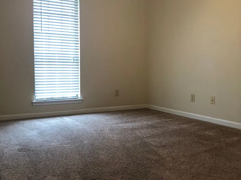 498 Greystone Way — Photo 13