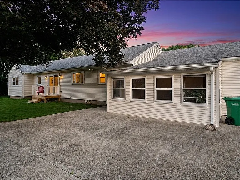 141 Weetamoe Dr — Photo 20