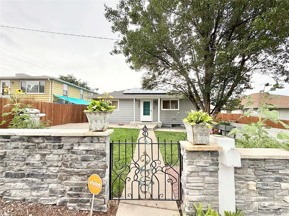 1285 W Gill Pl