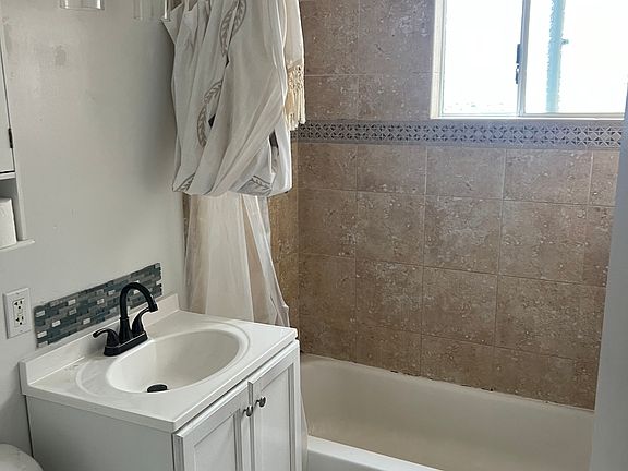 5th image of 2308 Monte Vista Dr Unit B