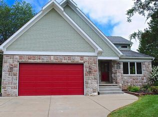 8815 Tamarack Dr, Brighton, MI 48116