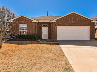 806 White Dove Dr, Arlington, TX 76017