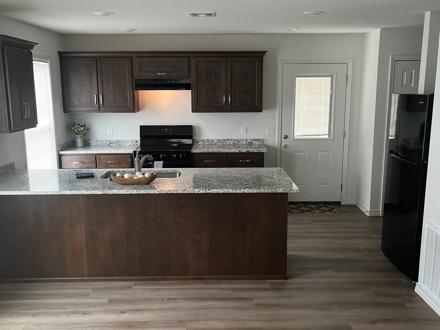 2406 Murphy Ave — Photo 3