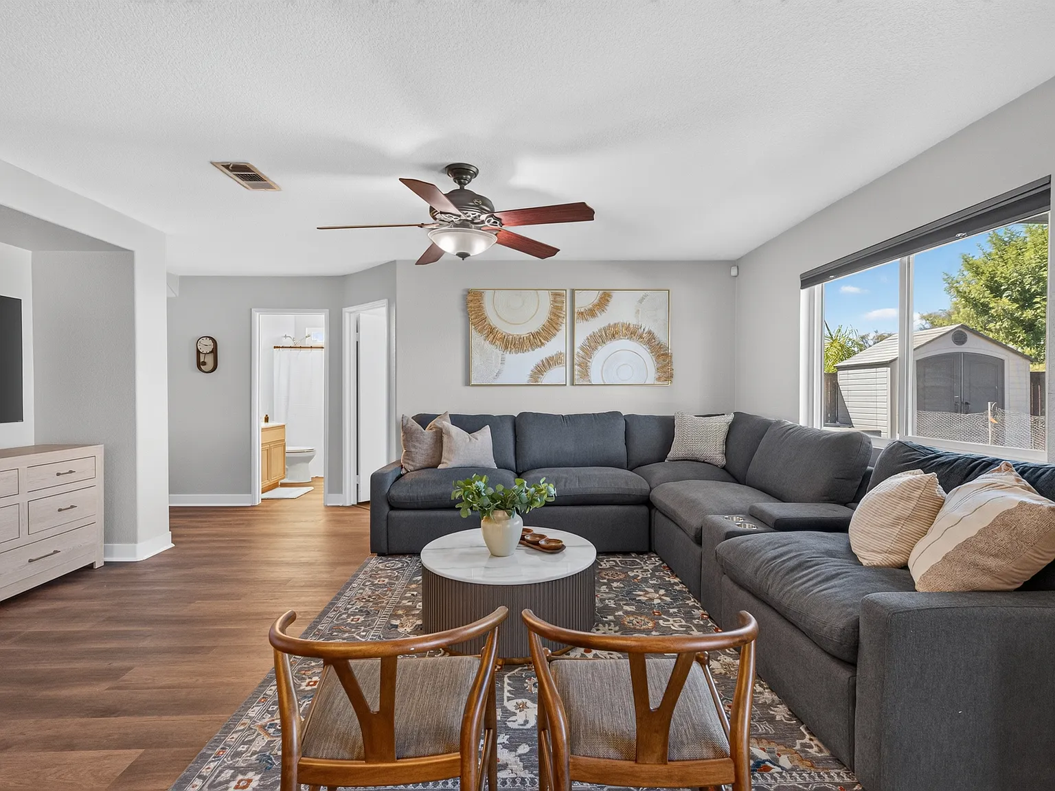 5 bed, 2233 sqft, $6,950 — Photo 3