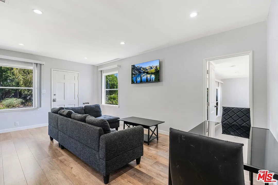 3 bed, 2.0 bath, 1152 sqft, $3,695 — Photo 3
