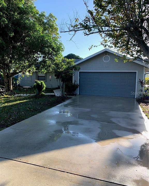 1st image of 828 Golf Dr