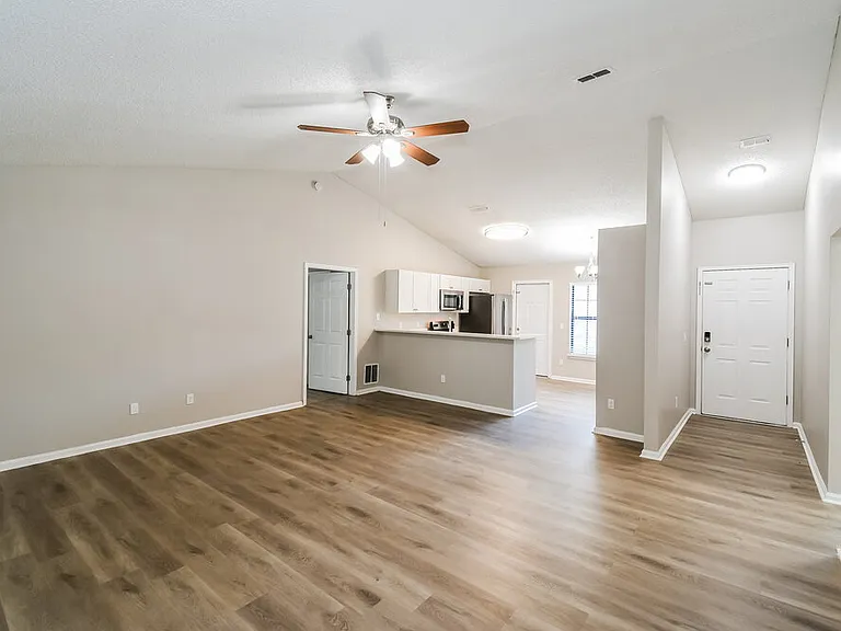 1338 Pawnee St — Photo 5