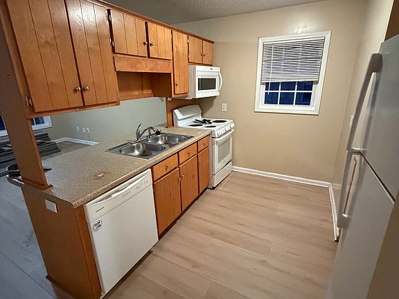 3rd image of 249 Lawrence St #A