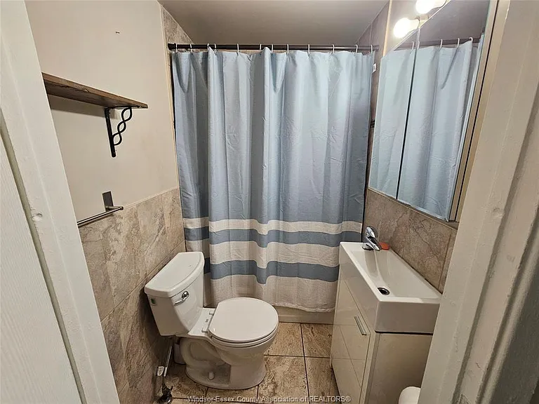 1143 Langlois Ave — Photo 7