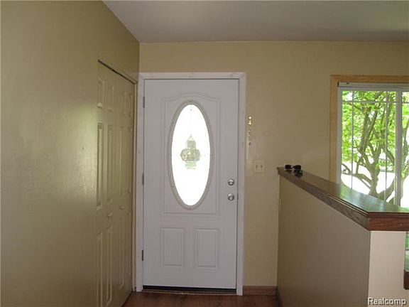 2nd image of 36353 Joanne St