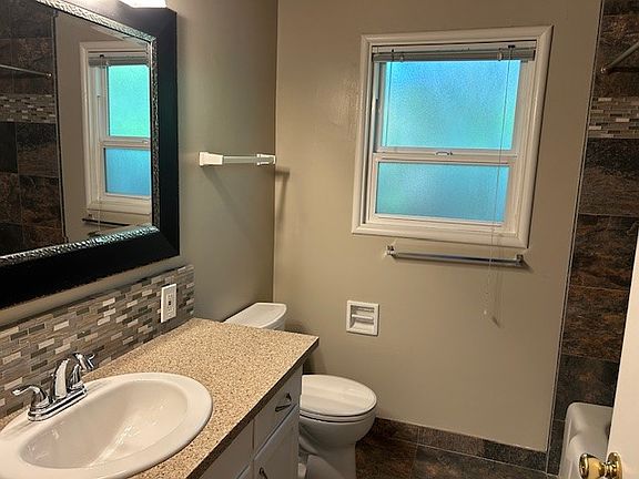 4th image of 417 Clubhouse Dr