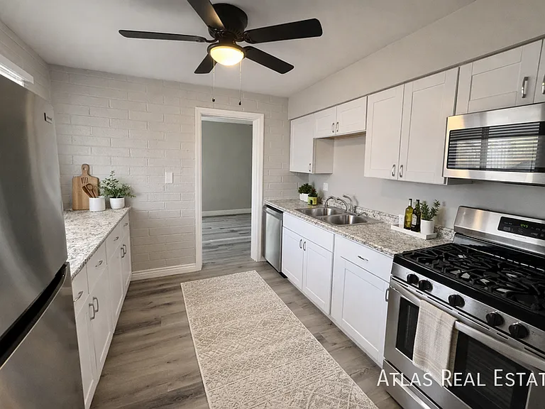 1753 W Brown St — Photo 7