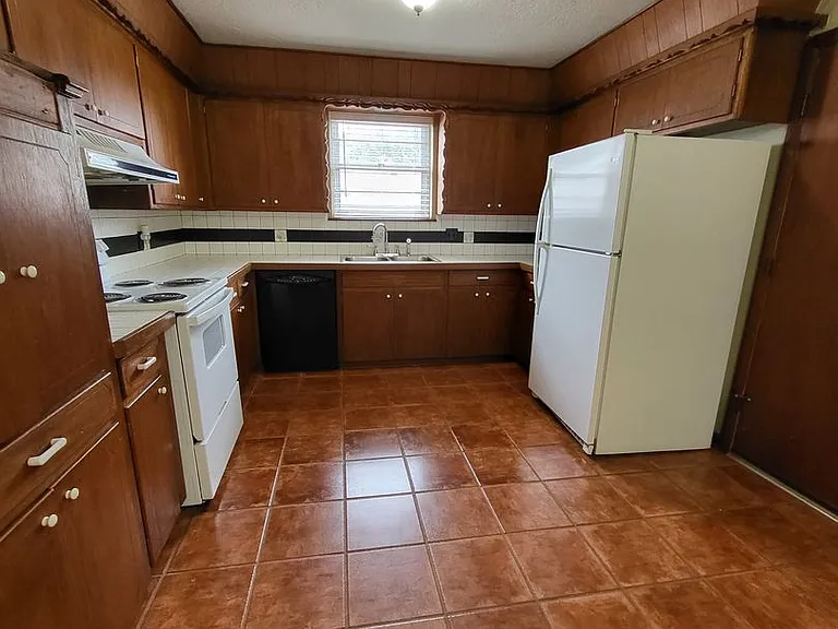 1417 Hollywood Ave — Photo 6