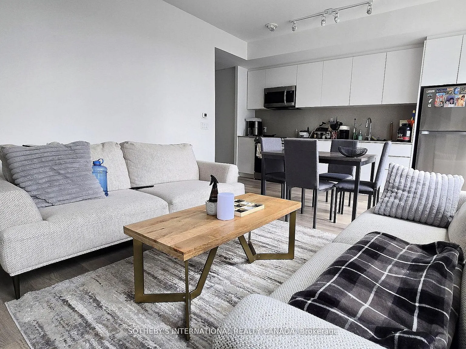 357 King West Condos — Photo 4