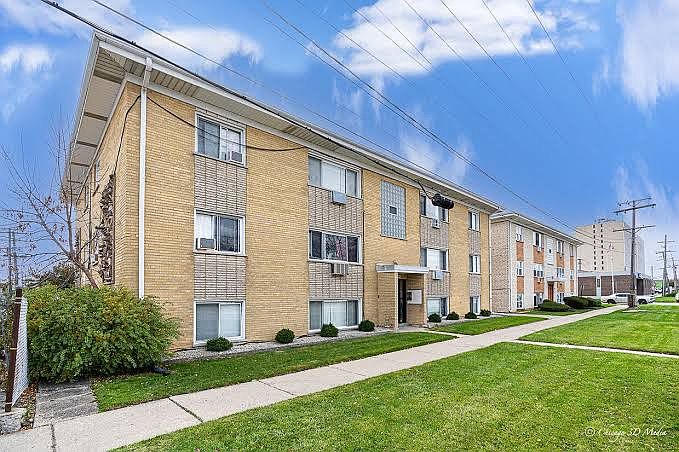 1st image of 7005 W Gunnison St #1A