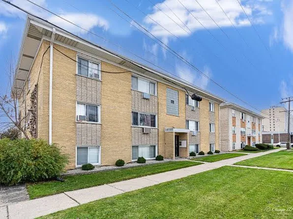 7005 W Gunnison St #1A, Harwood Heights, IL 60706