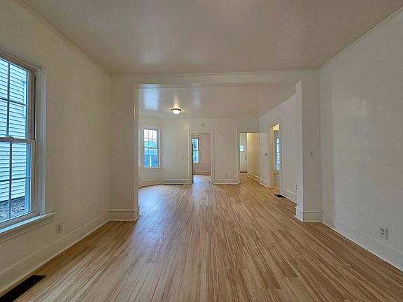 4th image of 8 Brighton St