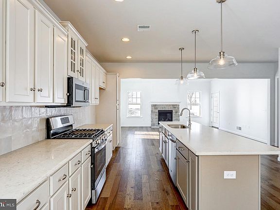 4th image of 705 Jeffsu Ln