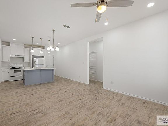 3rd image of 416 Rosa Dr