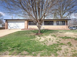2495 N Waterford Dr, Florissant, MO 63033