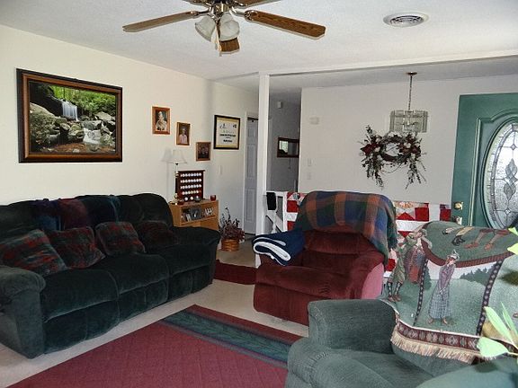 3rd image of 1674 Old Oak Ln