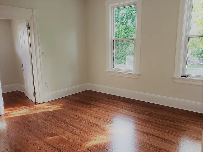 232 W Burke St — Photo 11