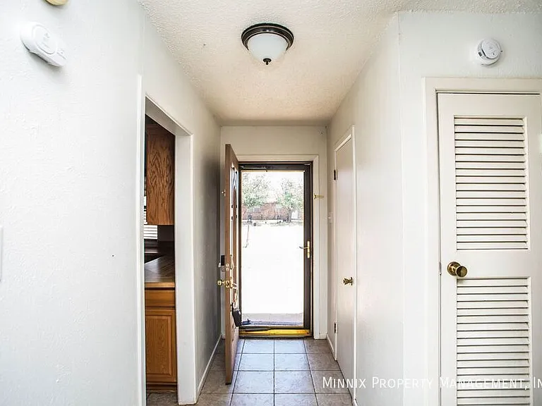 4628 Kemper St — Photo 6