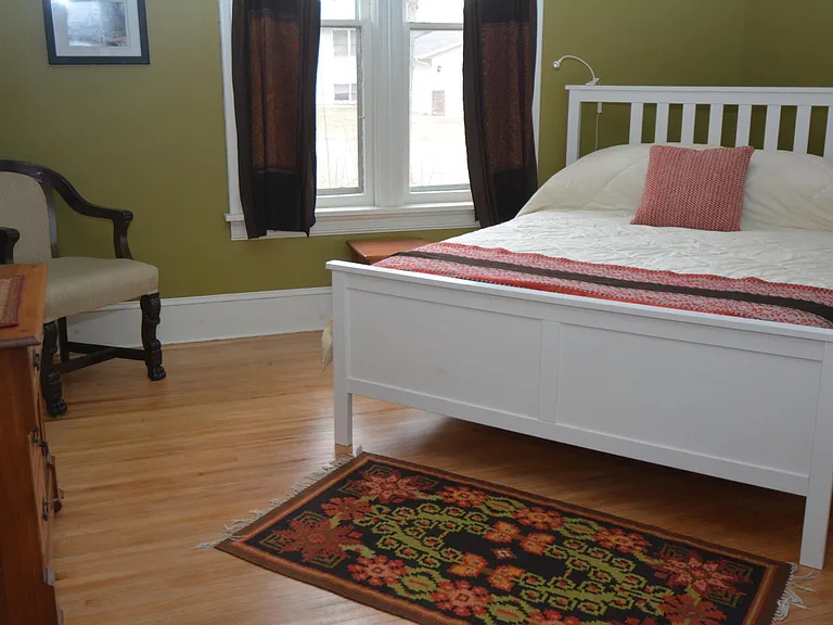 Lower Level Queen Bedroom