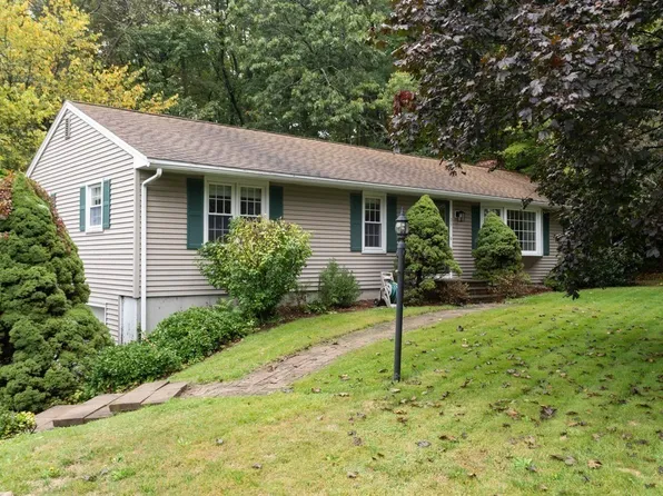 39 Old Brook Rd, Shrewsbury, MA 01545